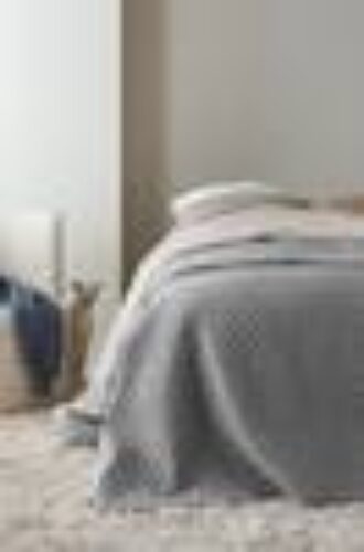 NINNA sengeteppe – enkeltseng 180×260 cm Grå